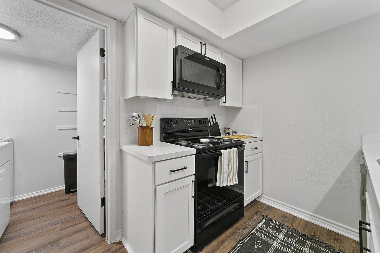 Lakeside Apartments - Photo 5 of 46