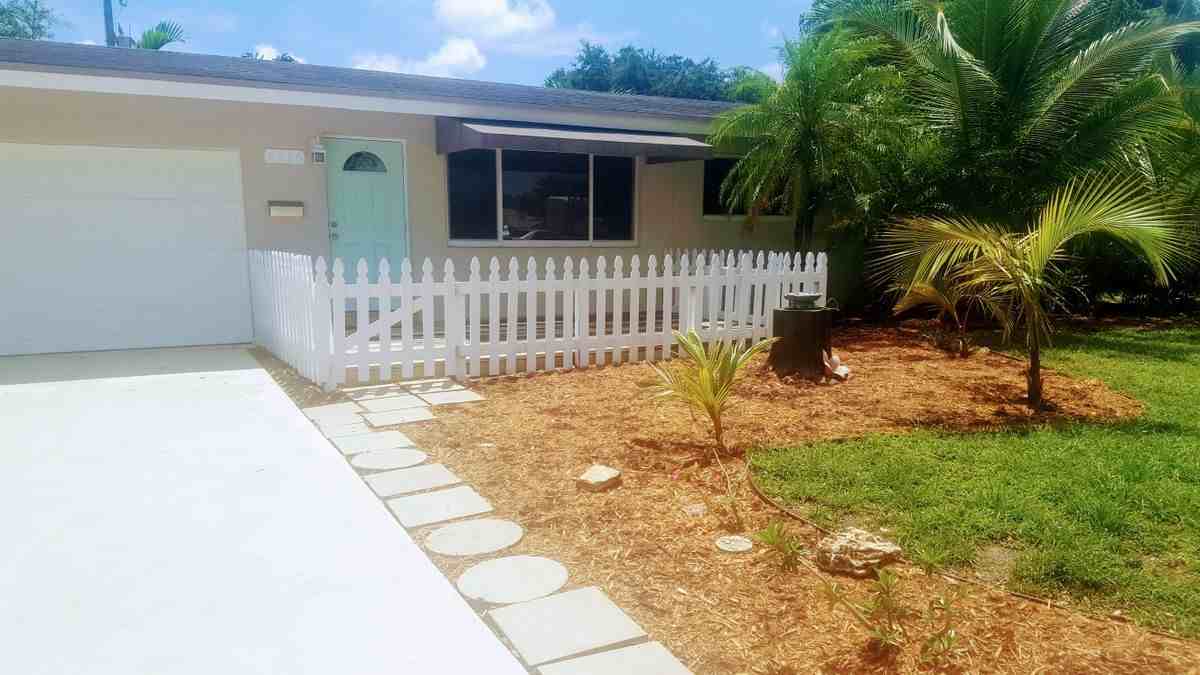 2250 Southwest 38th Avenue - Photo 2 of 14