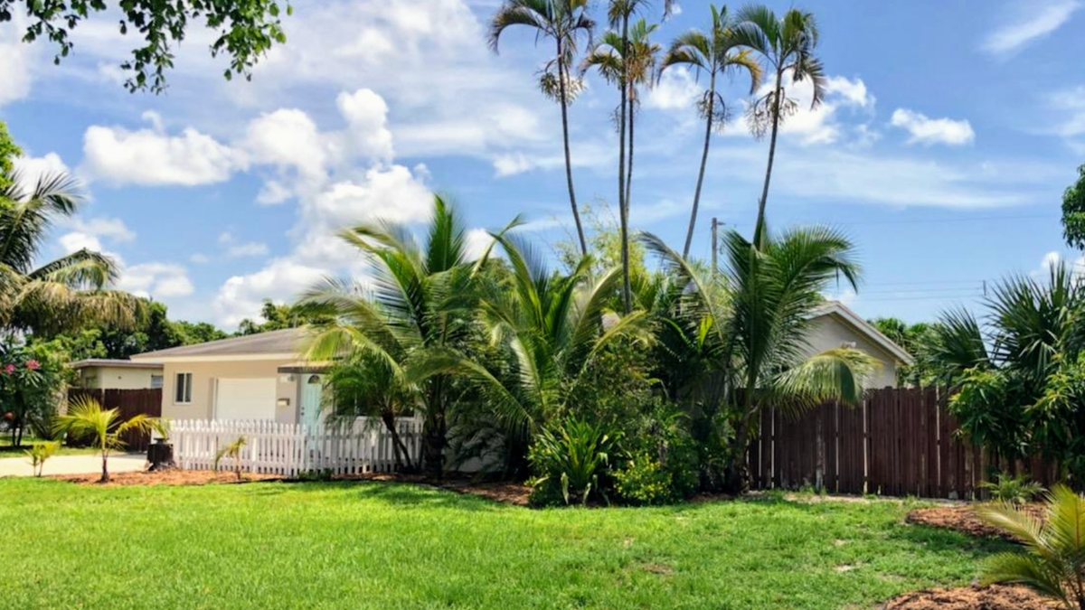 2250 Southwest 38th Avenue - Photo 3 of 14