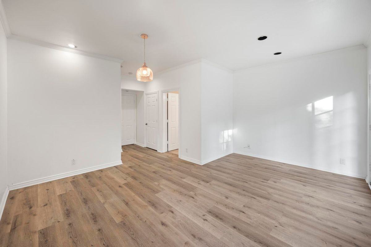 28510 W Driver Avenue - Photo 7 of 50