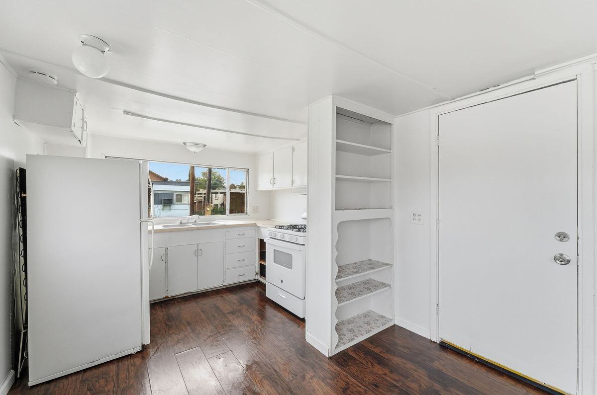 2612 Charles Street ##16 - Photo 7 of 17