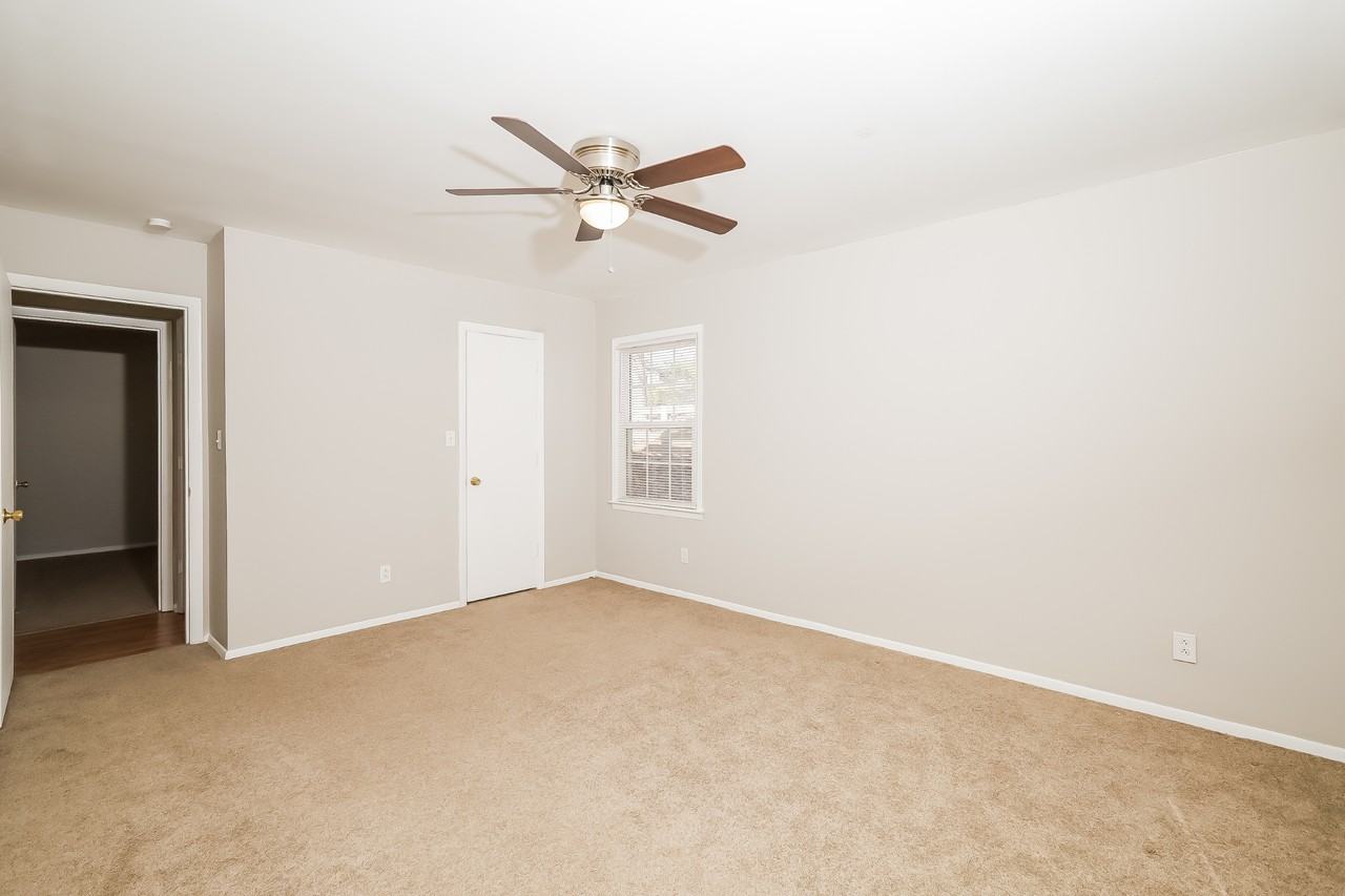 4415 Woods End Ln - Photo 6 of 19