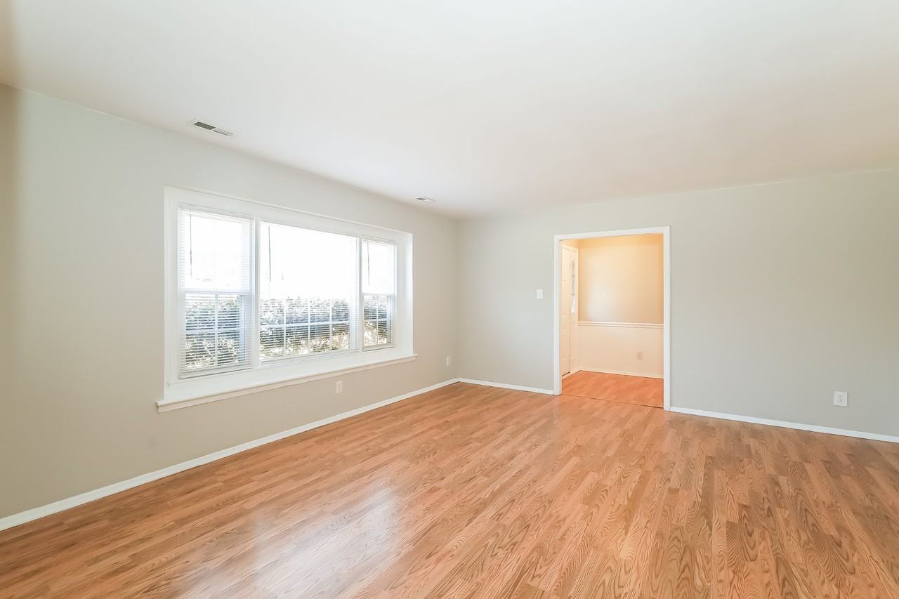 4415 Woods End Ln - Photo 7 of 19