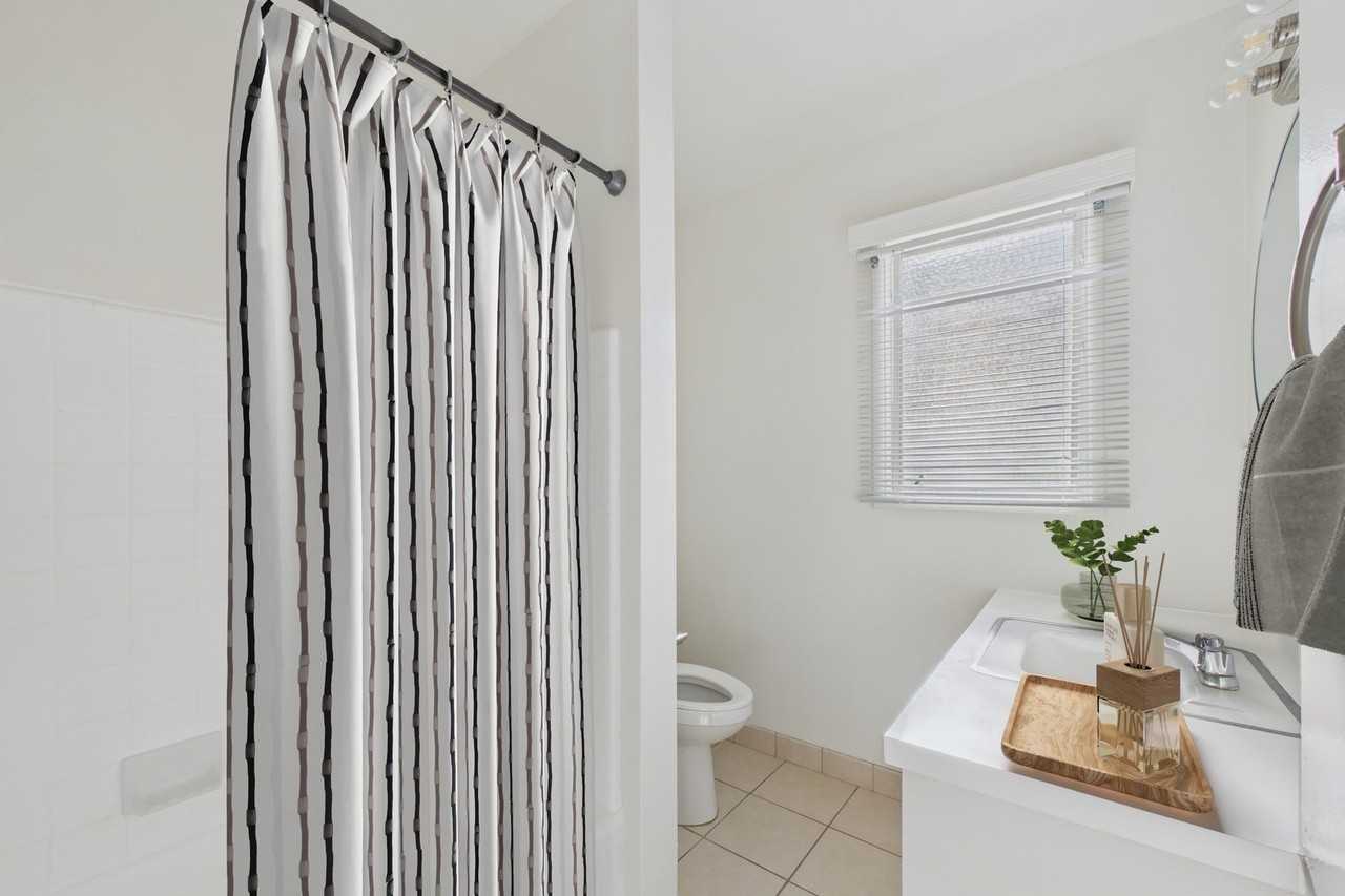 421 San Vicente Apartments - Photo 5 of 28