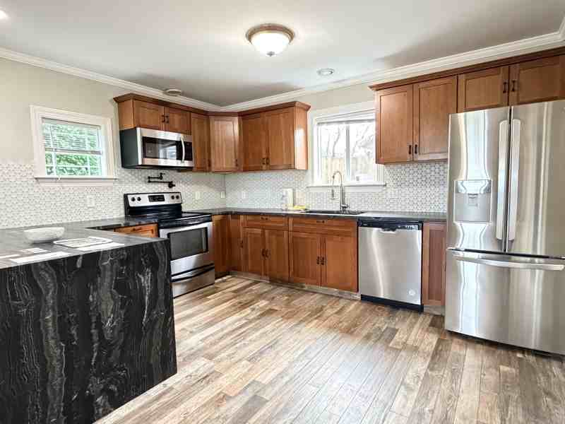 1854 Hillcrest Avenue - Photo 3 of 16