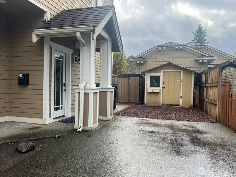 1854 Hillcrest Avenue - Photo 4 of 16