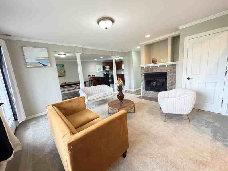 1854 Hillcrest Avenue - Photo 6 of 16