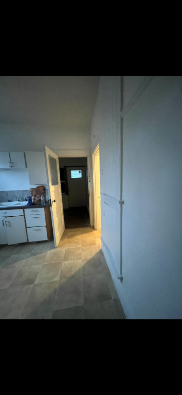 3814 Northeast 6th Avenue - Photo 5 of 8