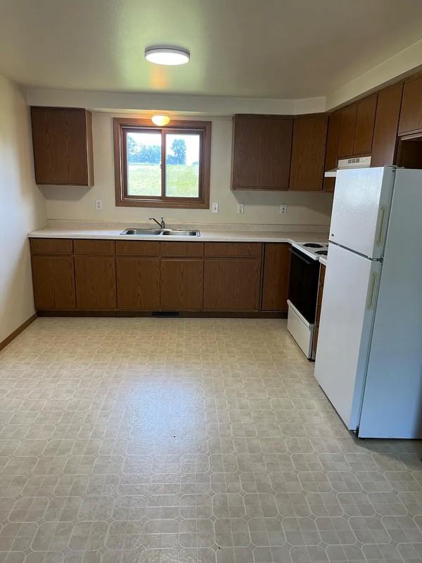 502 Steven Ave - Photo 2 of 7