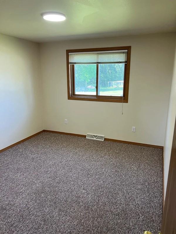 502 Steven Ave - Photo 4 of 7