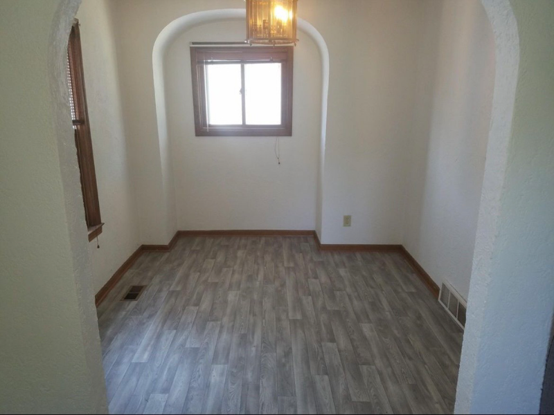 504 Parkwood Street - Photo 4 of 11