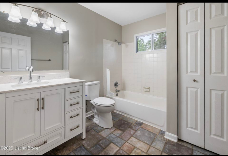 1109 Crestview Way - Photo 4 of 10