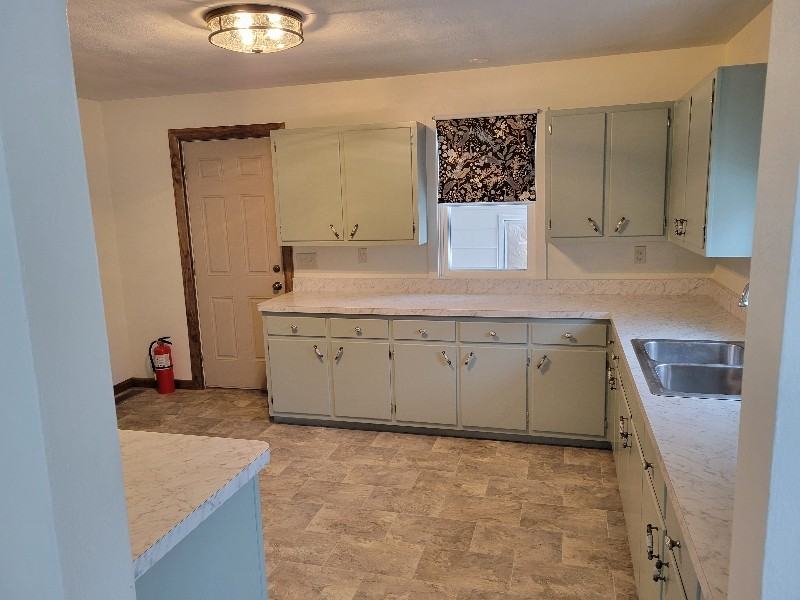 2413 West 27th Street - Photo 7 of 15