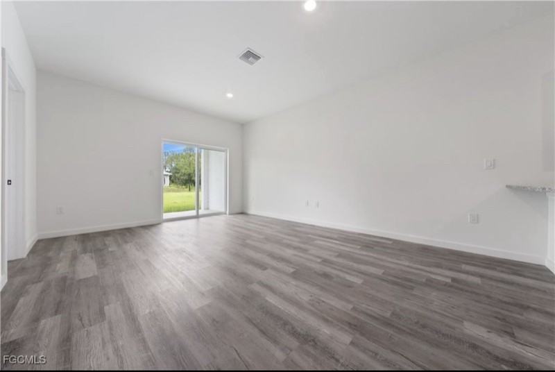 1027 Meadow Road - Photo 4 of 20