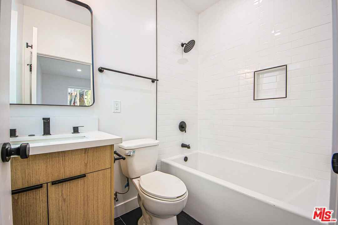 11736 Gilmore St #11736 - Photo 5 of 15