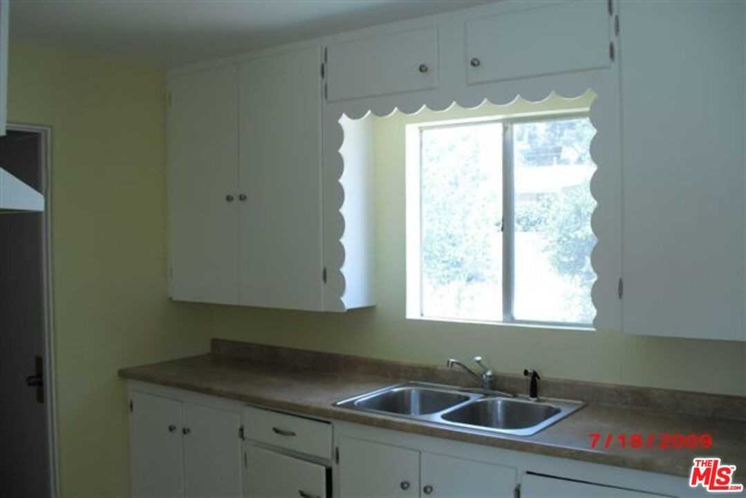 993 West Hays Street #993 - Photo 4 of 4