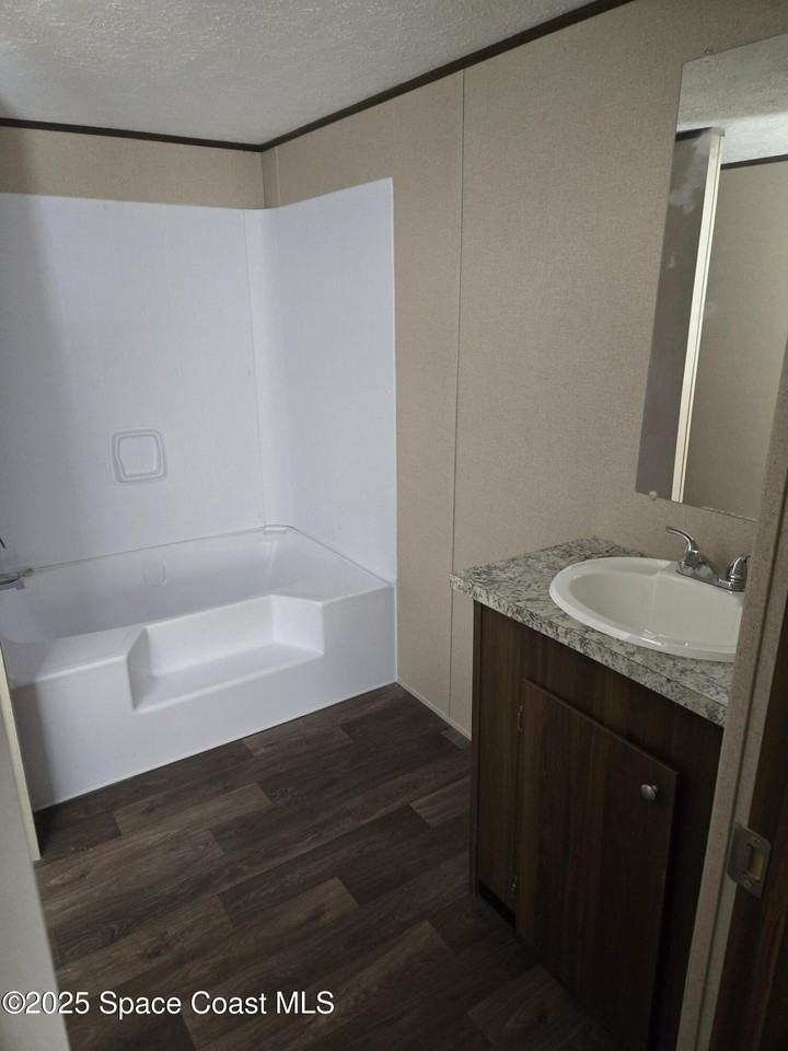 2534 Amberly Road Northeast #2534 - Photo 4 of 6