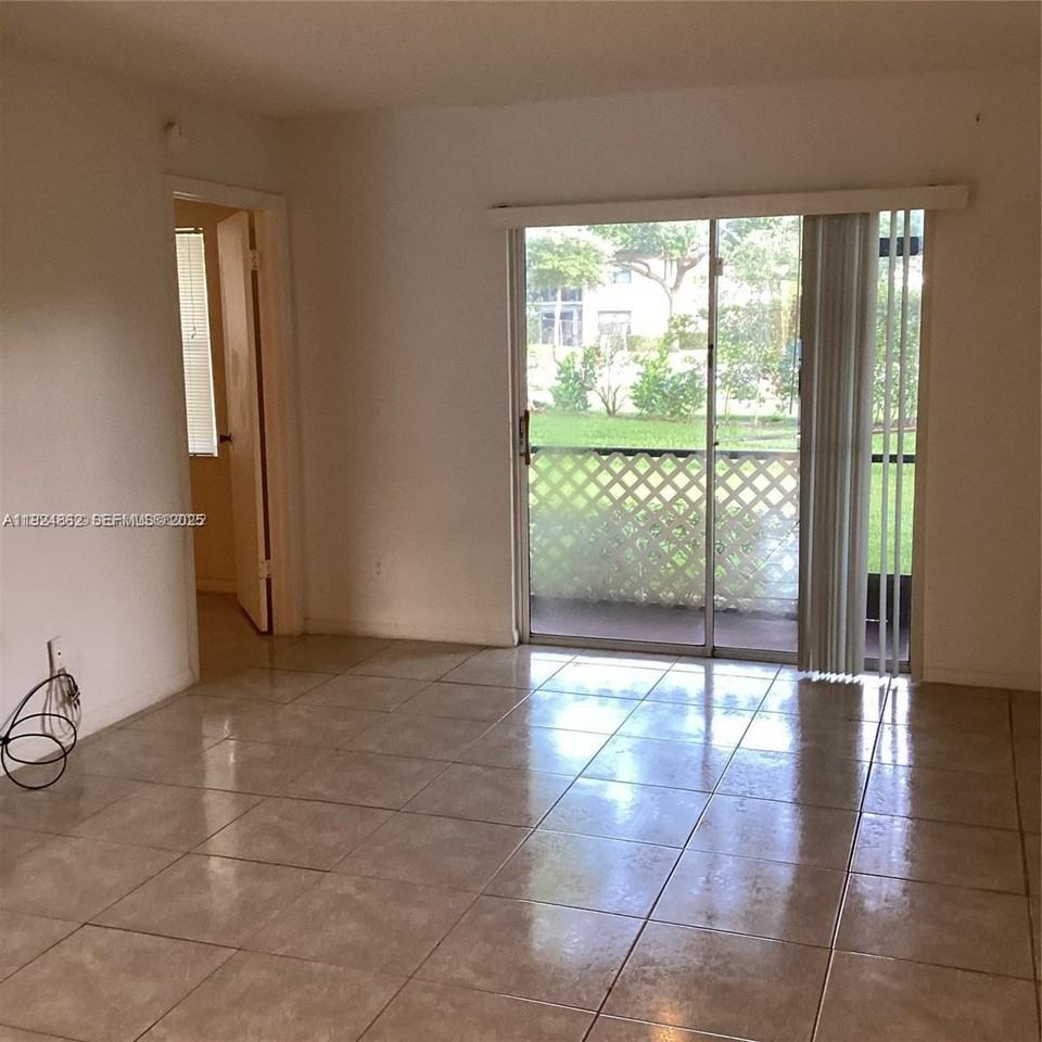 10357 Nw 8th St #10357-105 - Photo 3 of 4