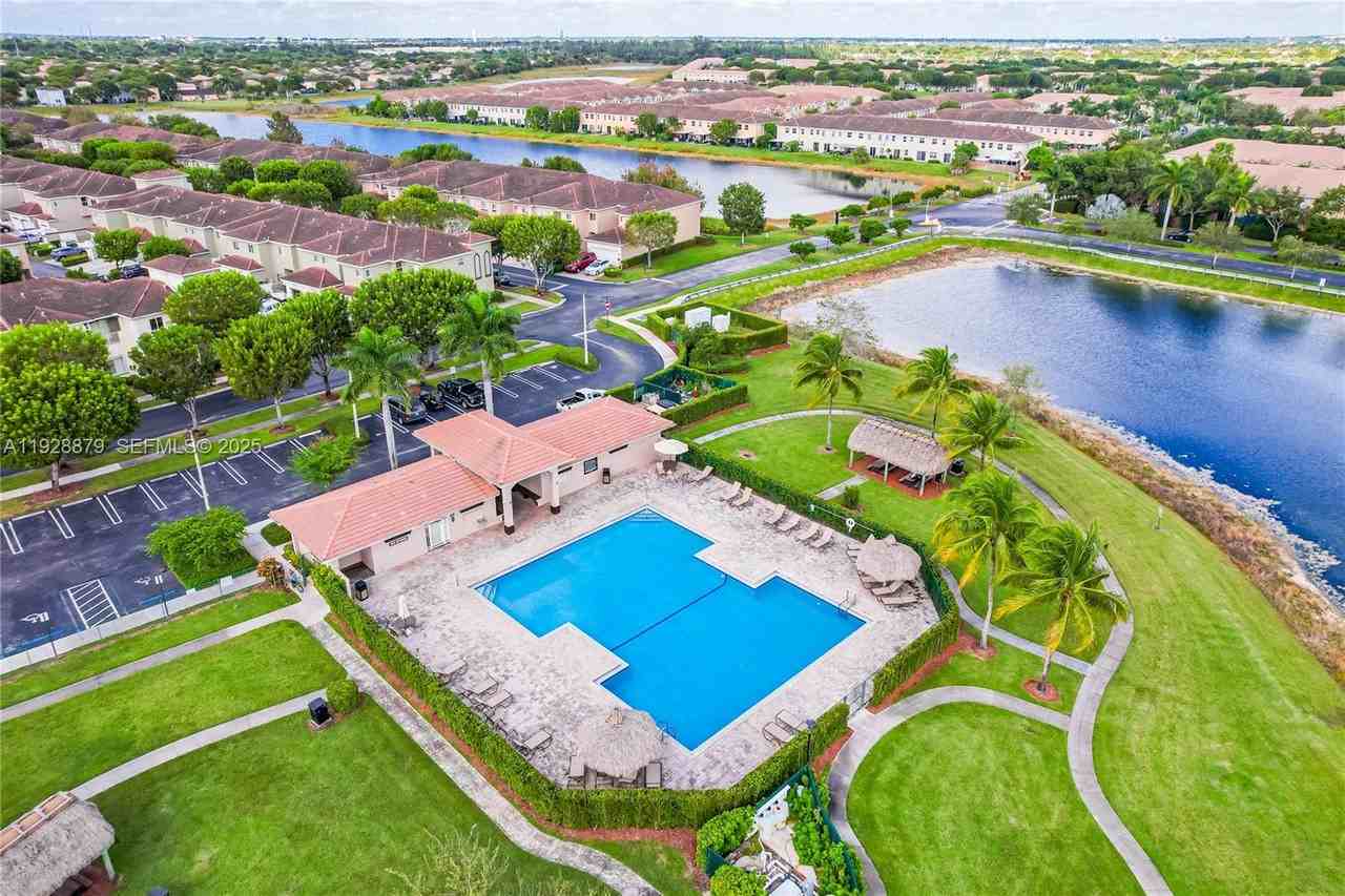 2312 Southeast 21st Street #2312 - Photo 6 of 33