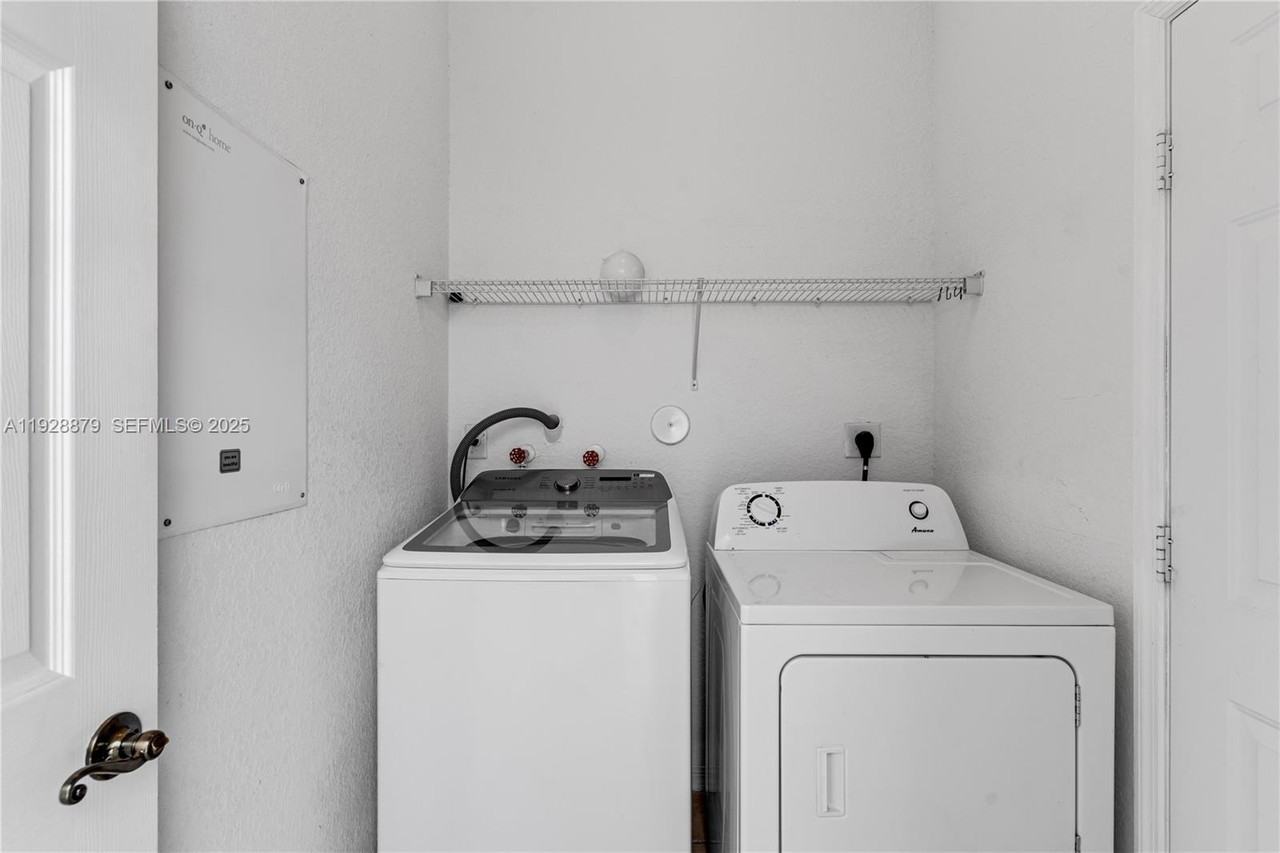 2312 Southeast 21st Street #2312 - Photo 7 of 33