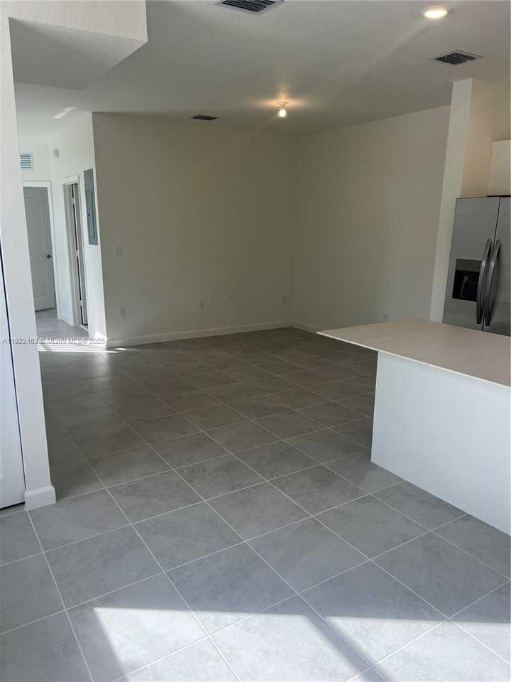 Southeast 27th Drive #2633 - Photo 2 of 10