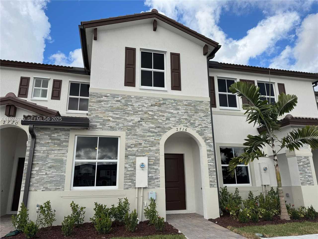 Southeast 26th Avenue #2716 - Photo 3 of 11