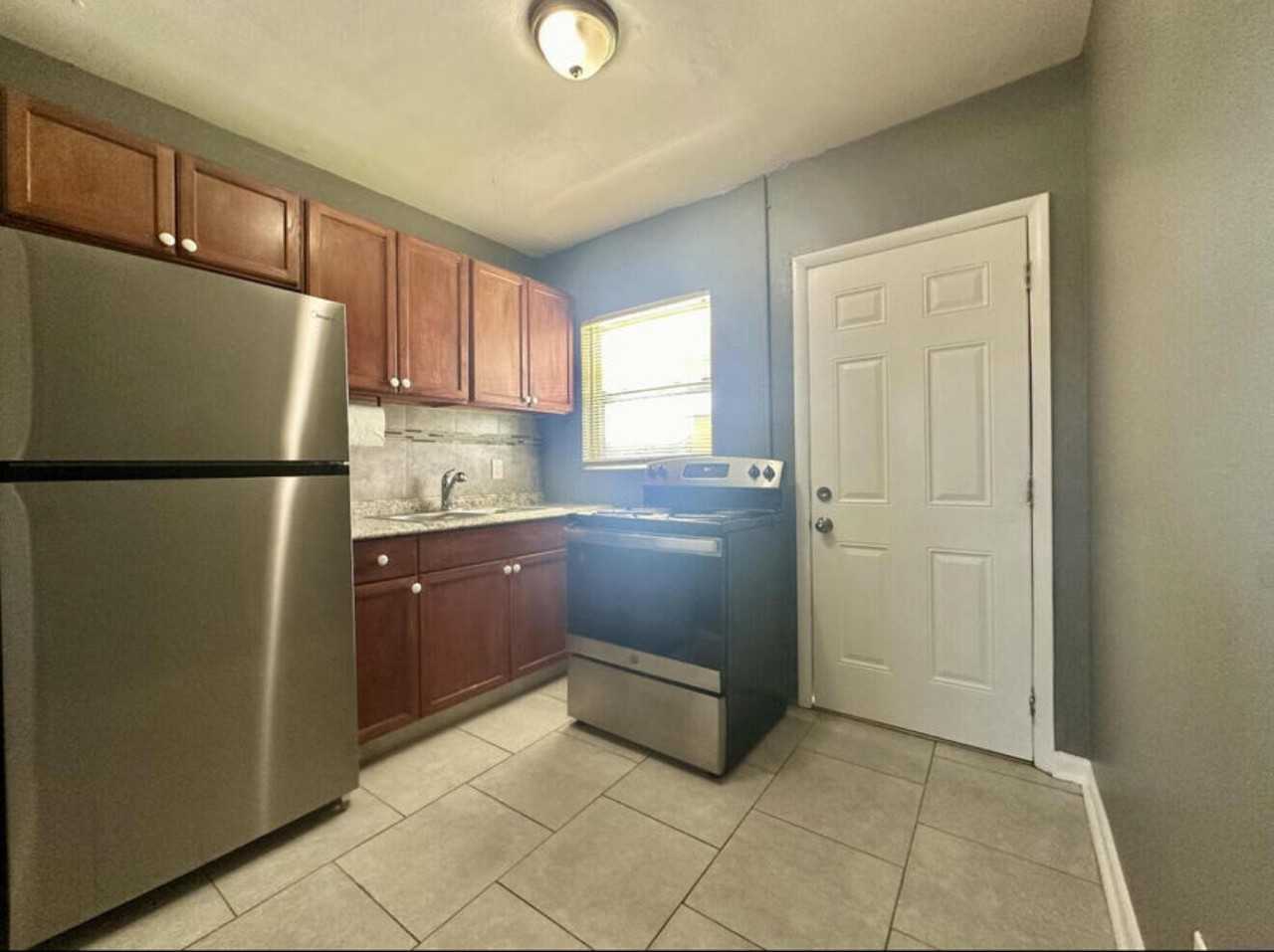 24 Sw 10th Ave #24 - Photo 3 of 25