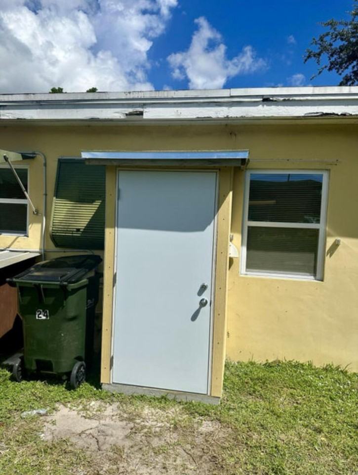 24 Sw 10th Ave #24 - Photo 6 of 25