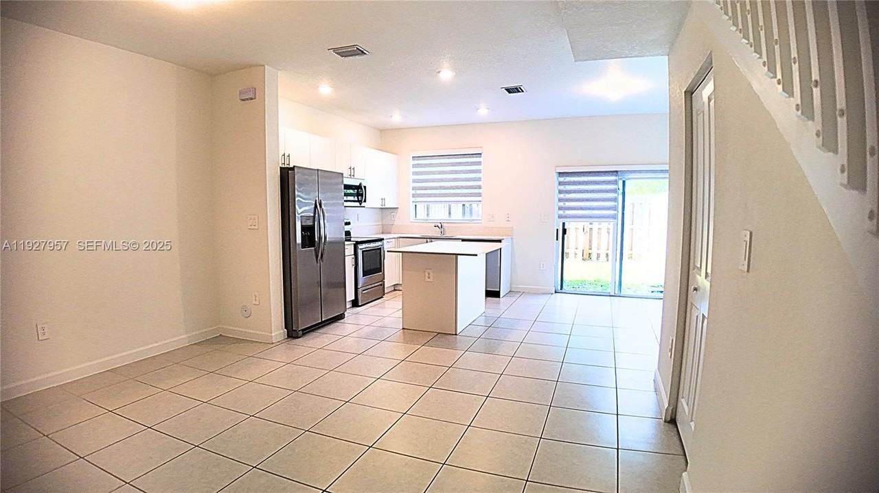 1668 Southeast 26th Street #1668-1668 - Photo 4 of 26