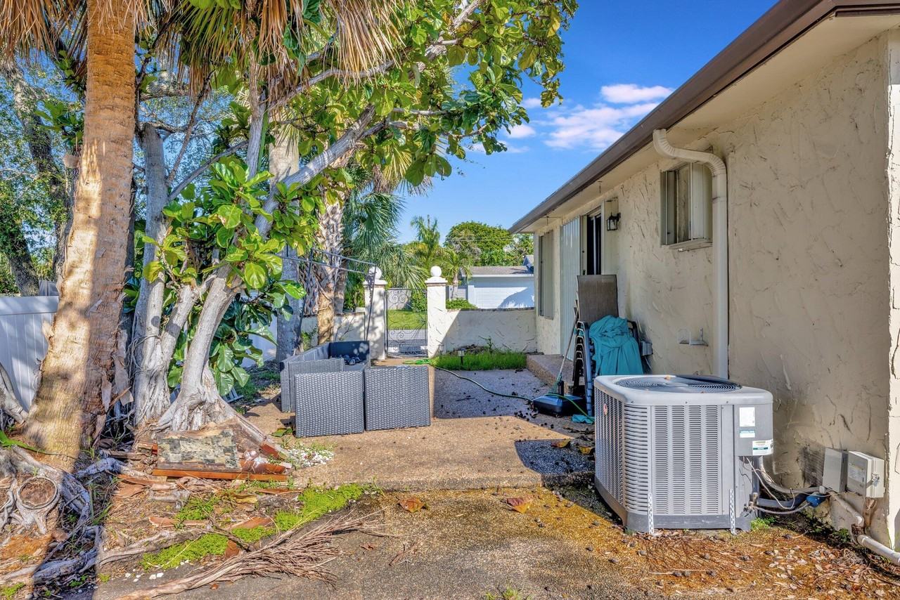 2733 Northeast 1st Way #2733-3 - Photo 6 of 22