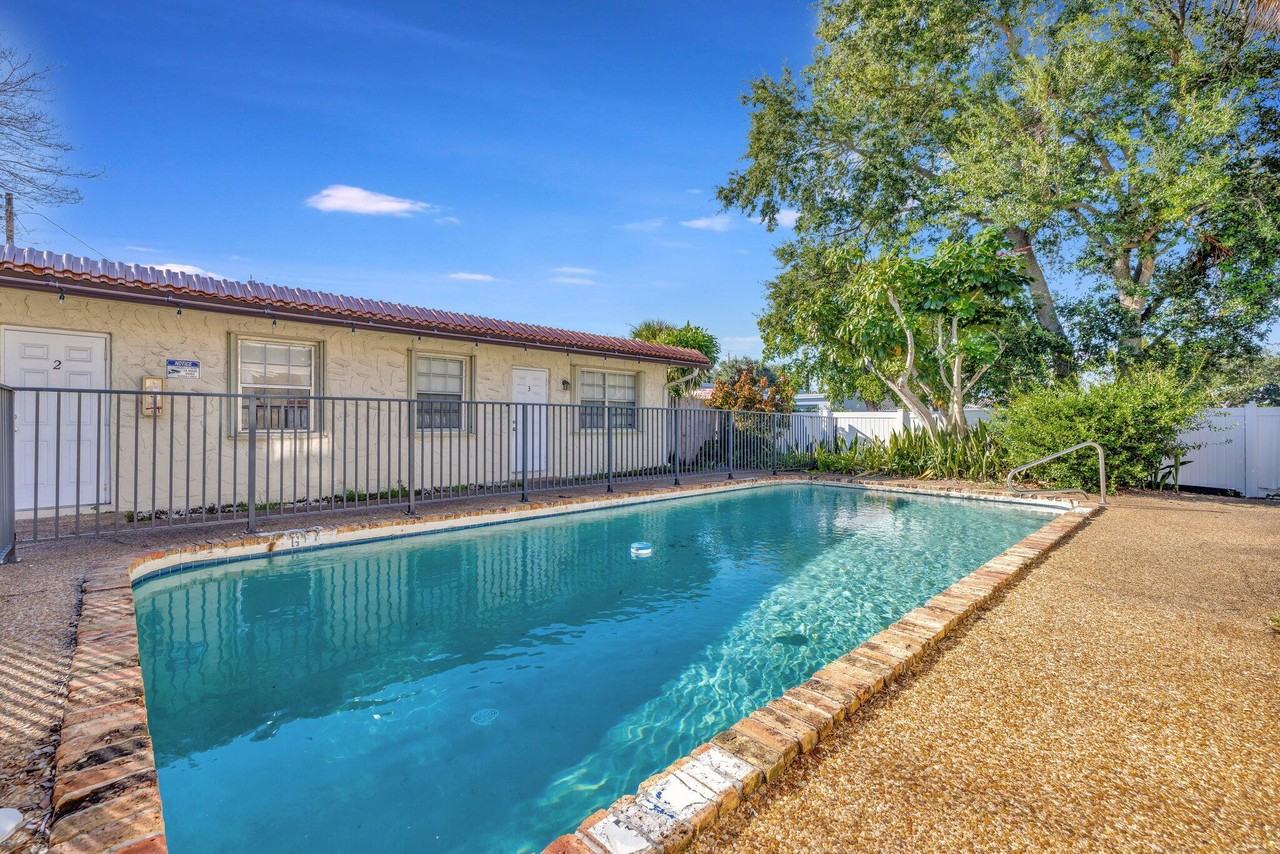 2733 Northeast 1st Way #2733-3 - Photo 7 of 22