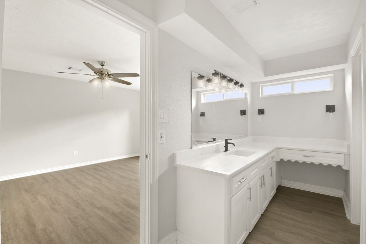 15710 Creekhaven Drive #15710 - Photo 7 of 23