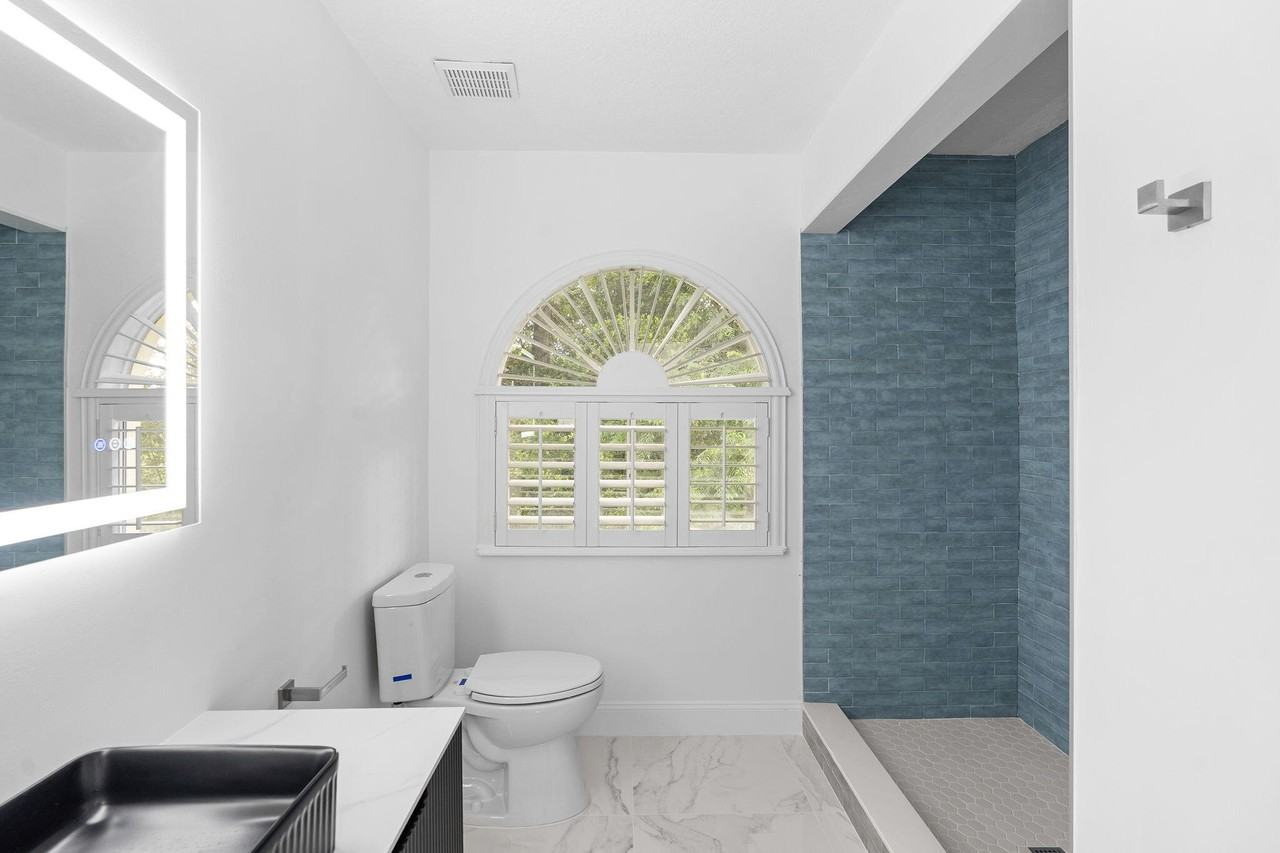 2120 Lakebreeze Way #2120 - Photo 7 of 27