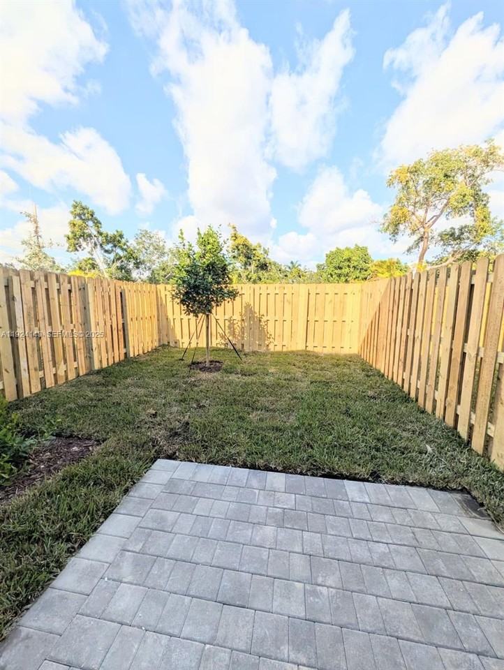 15617 Southwest 276th Street #15617 - Photo 4 of 7