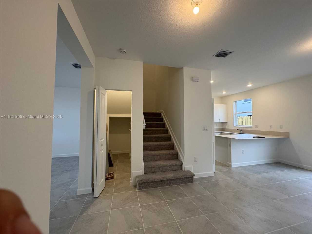 Southeast 27th Court #2622-2622 - Photo 4 of 12