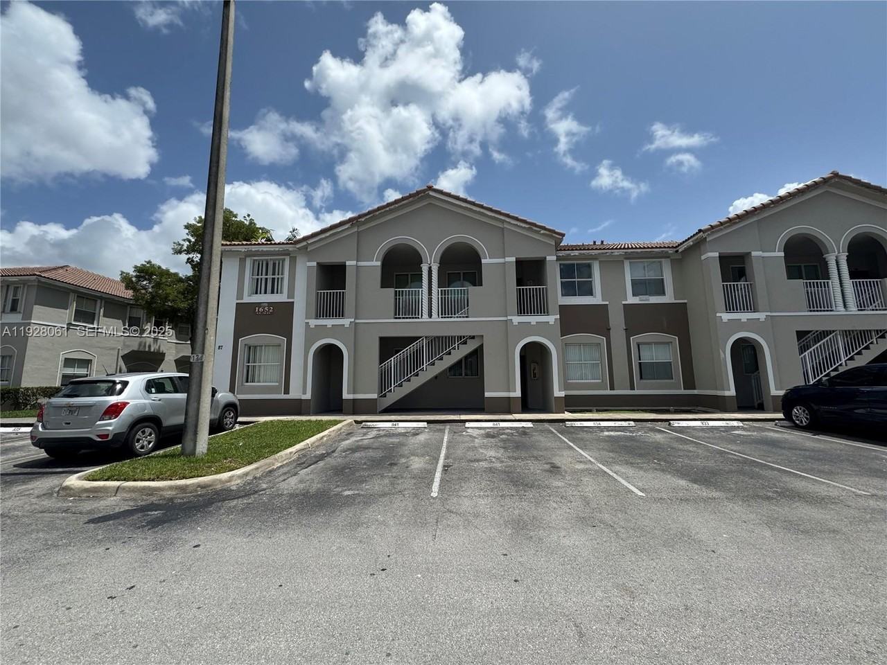 1652 Southeast 28th Street #1652-105 - Photo 2 of 30