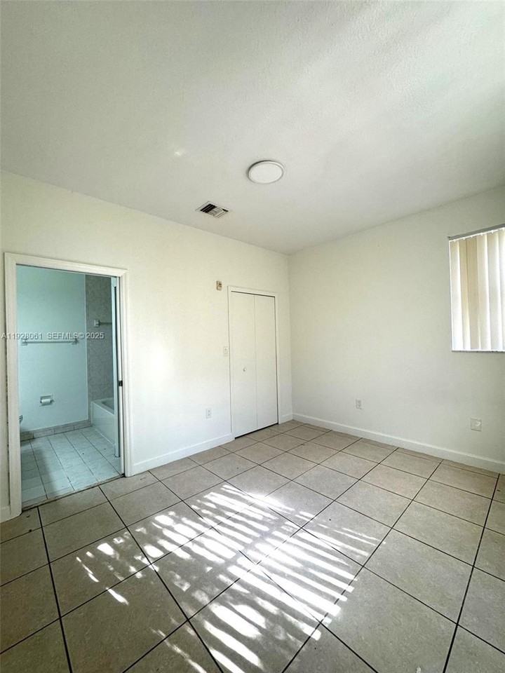 1652 Southeast 28th Street #1652-105 - Photo 4 of 30