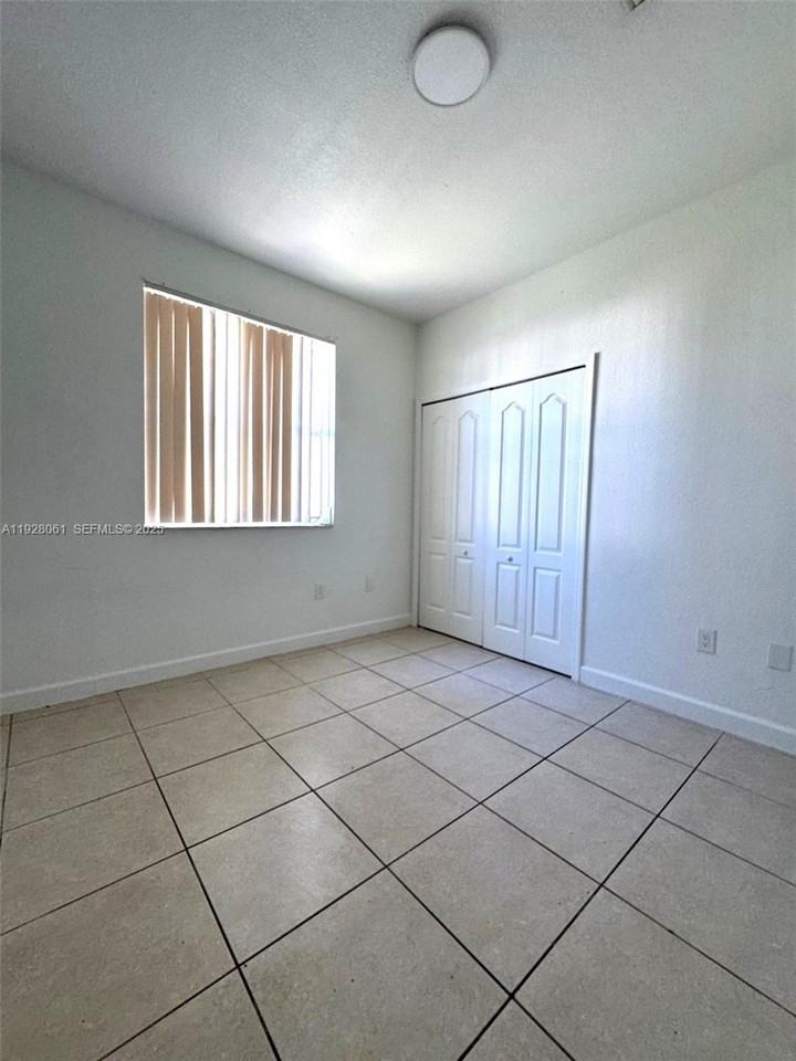 1652 Southeast 28th Street #1652-105 - Photo 6 of 30