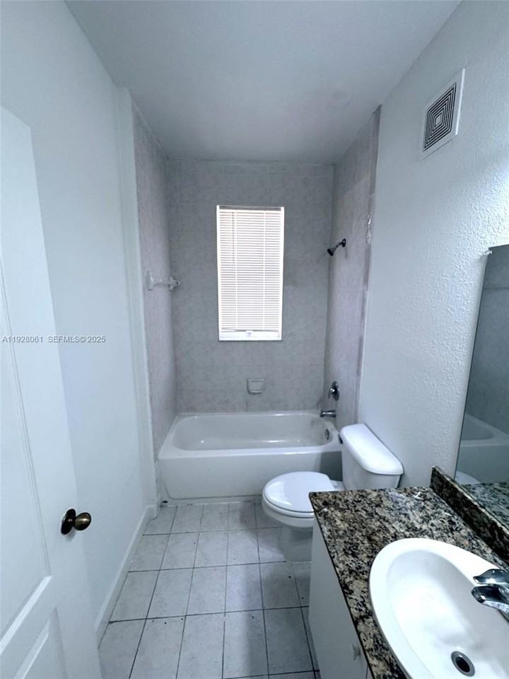 1652 Southeast 28th Street #1652-105 - Photo 7 of 30
