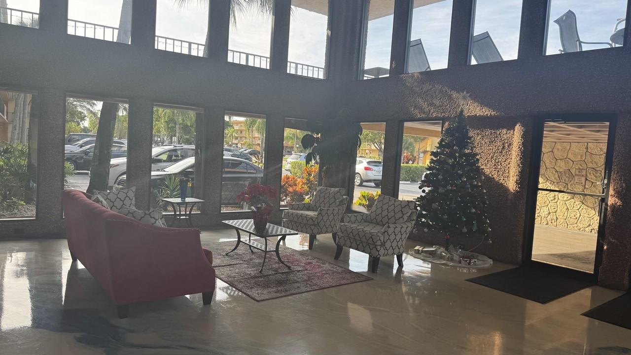 9370 Sw 8th St #9370-319 - Photo 7 of 27