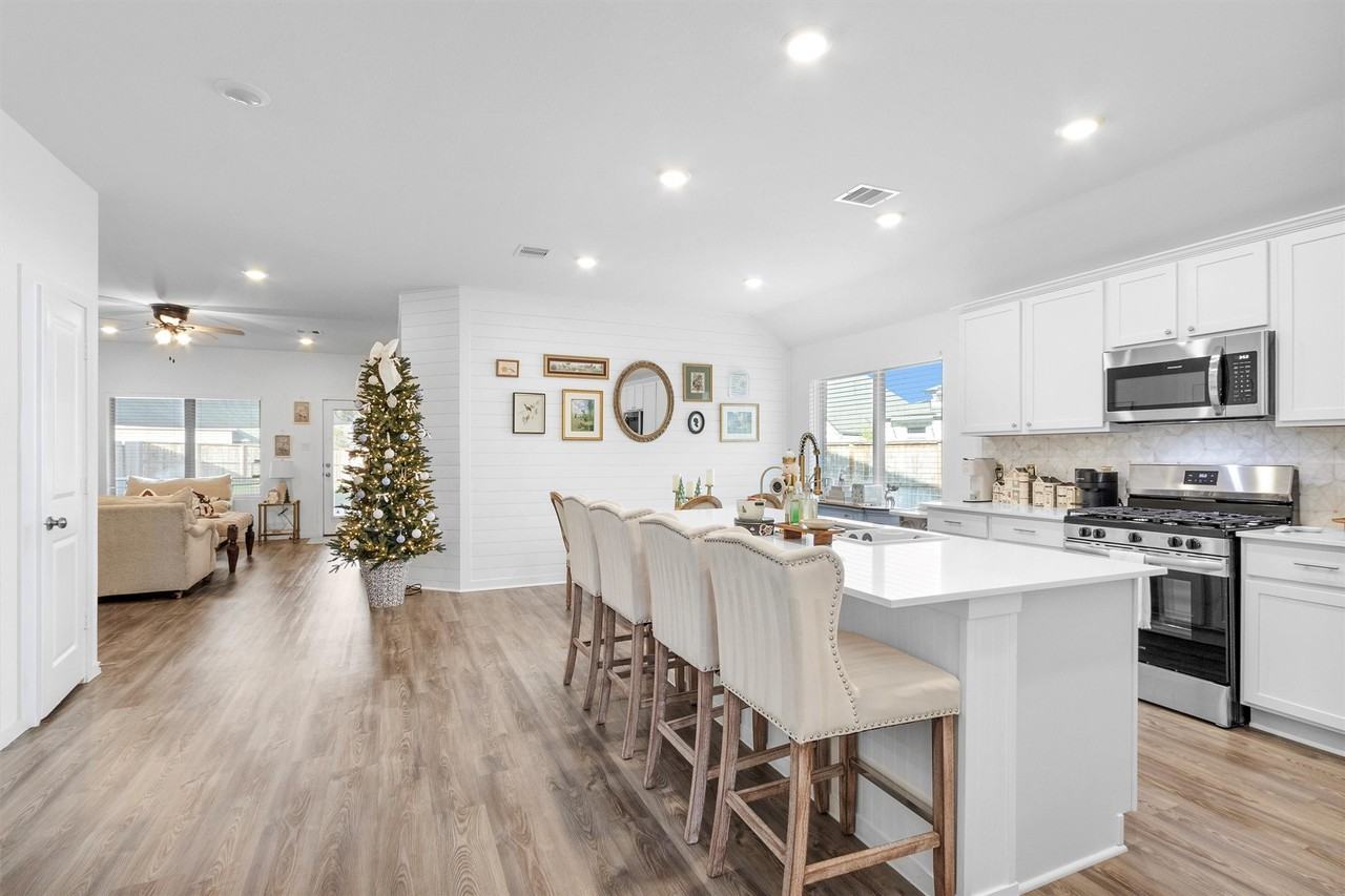 8217 Boundary Waters Drive #8217 - Photo 6 of 34