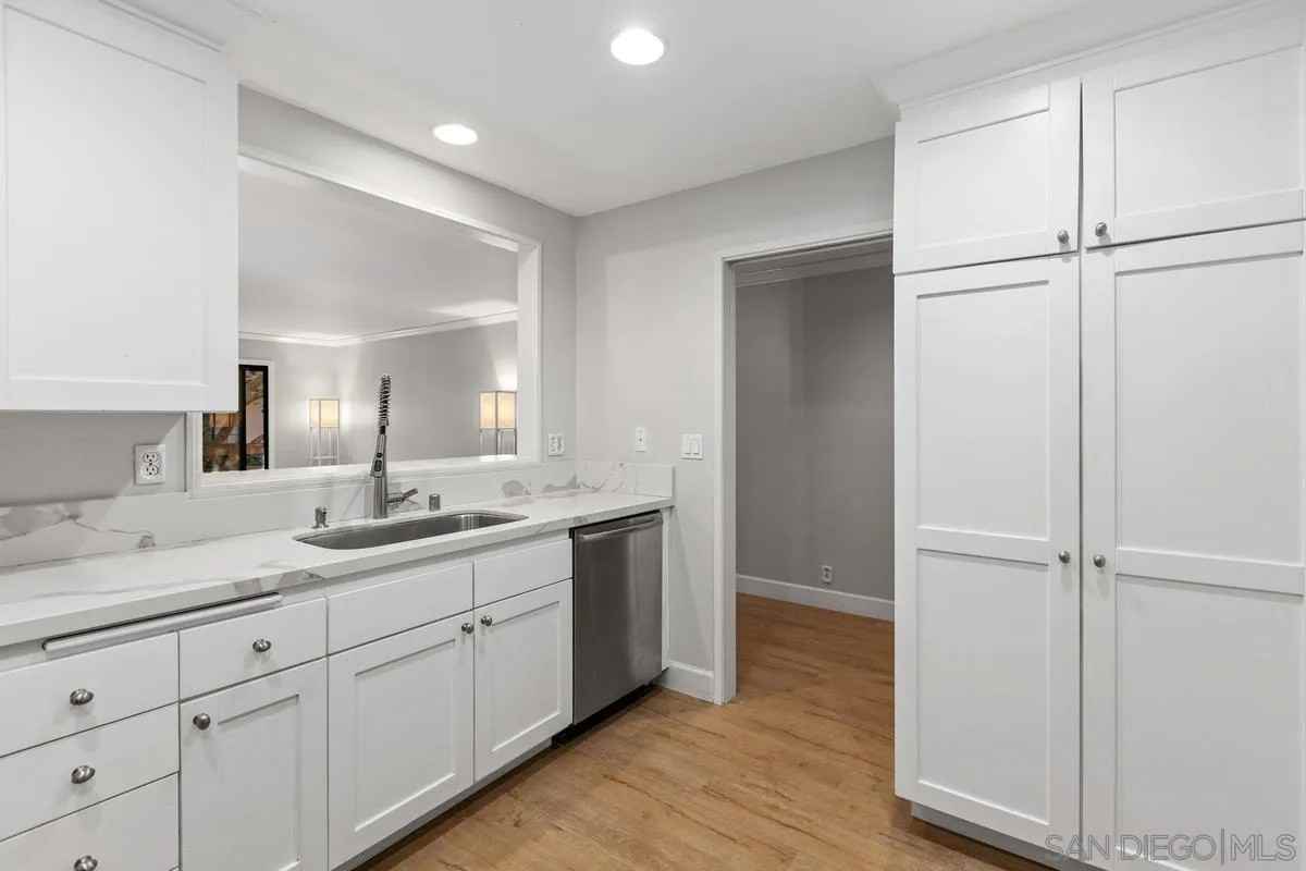 8860 Villa La Jolla Drive #8860-105 - Photo 4 of 25