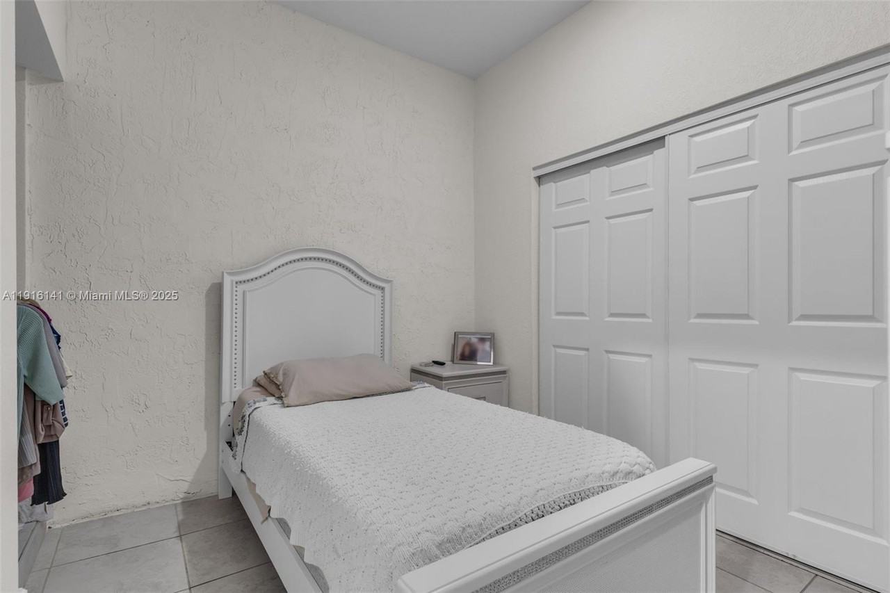 11413 Southwest 252nd Terrace #11413 - Photo 4 of 40