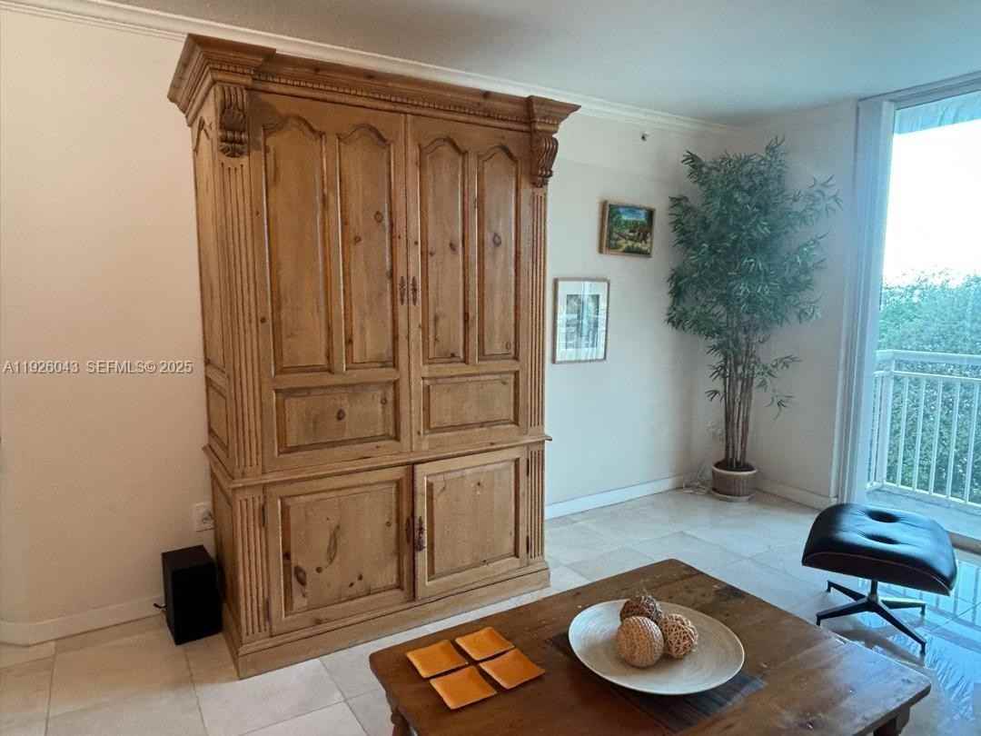 2000 N Bayshore Dr #2000-318 - Photo 7 of 15