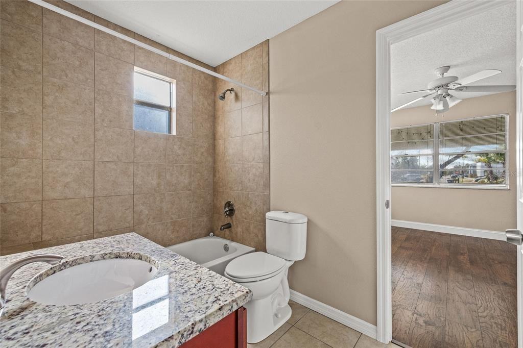 2501 W Gray St #2501 - Photo 3 of 32