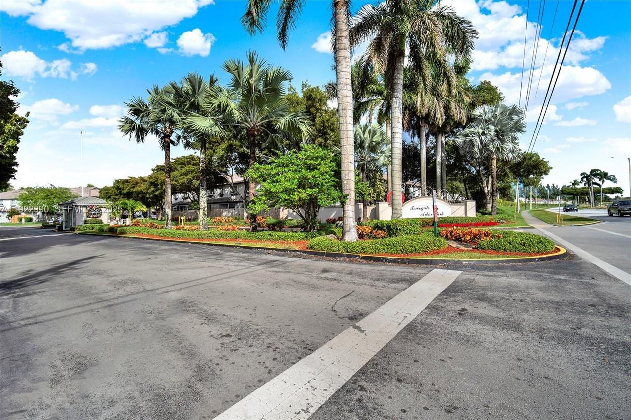 2239 Southeast 23rd Avenue #2239-2239 - Photo 3 of 42