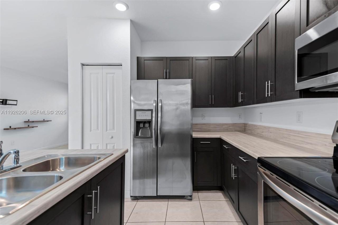 2652 Southeast 13th Street #2652 - Photo 2 of 45