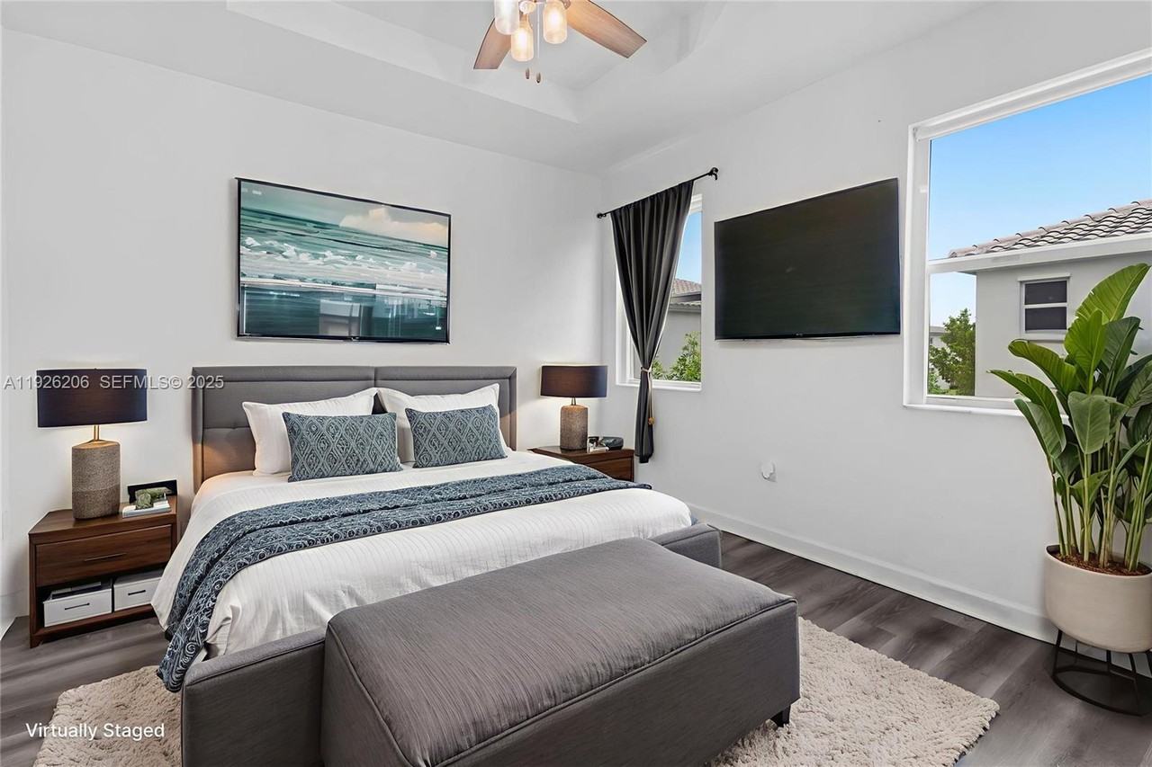 2652 Southeast 13th Street #2652 - Photo 3 of 45