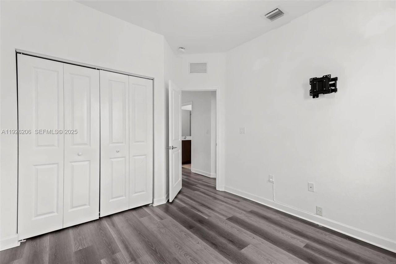 2652 Southeast 13th Street #2652 - Photo 5 of 45