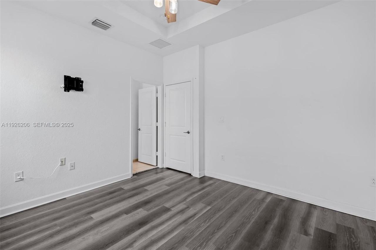 2652 Southeast 13th Street #2652 - Photo 6 of 45